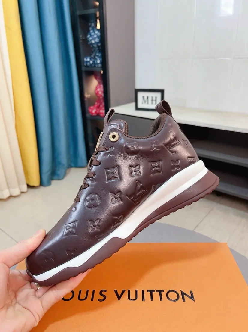 Ex-factory price 520🌹🌹[lv]🌹High-end men's shoes brand: Official website 1:1 Latest masterpiece: The upper is made of Italian imported first-layer cowhide punching design➕made of full genuine leather lining🔥, making walking more convenient and comfortable! Exclusive new style, stunning work [color]! Create a fashionable personality to set off your uniqueness! A must-have for trendy men! Classic🔥Number: 38-44